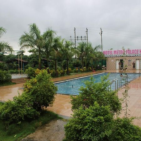 Hotel Metro Palace Resort Karjat Zewnętrze zdjęcie