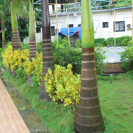 Hotel Metro Palace Resort Karjat Zewnętrze zdjęcie