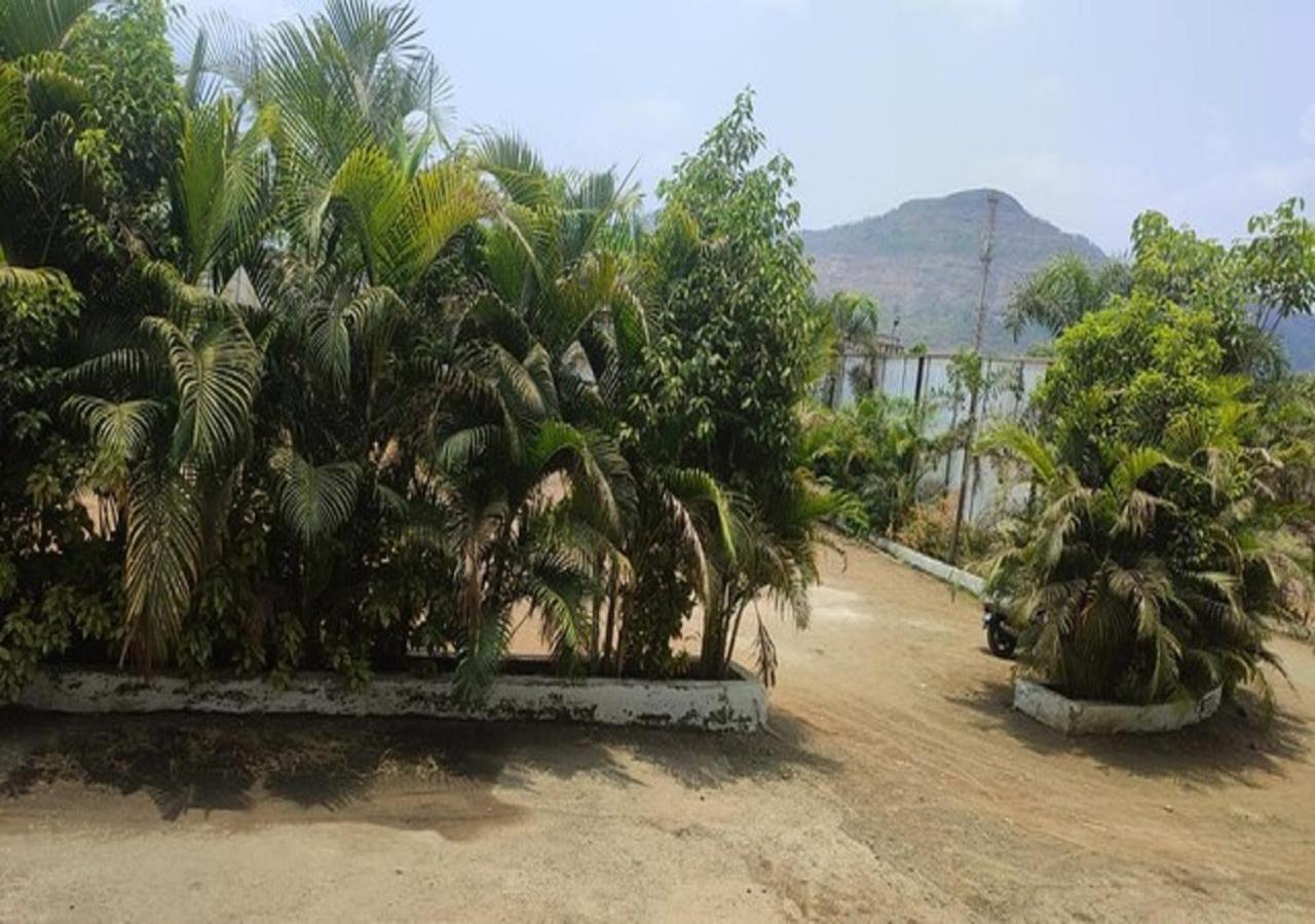 Hotel Metro Palace Resort Karjat Zewnętrze zdjęcie