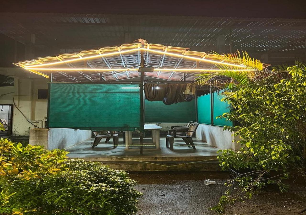 Hotel Metro Palace Resort Karjat Zewnętrze zdjęcie