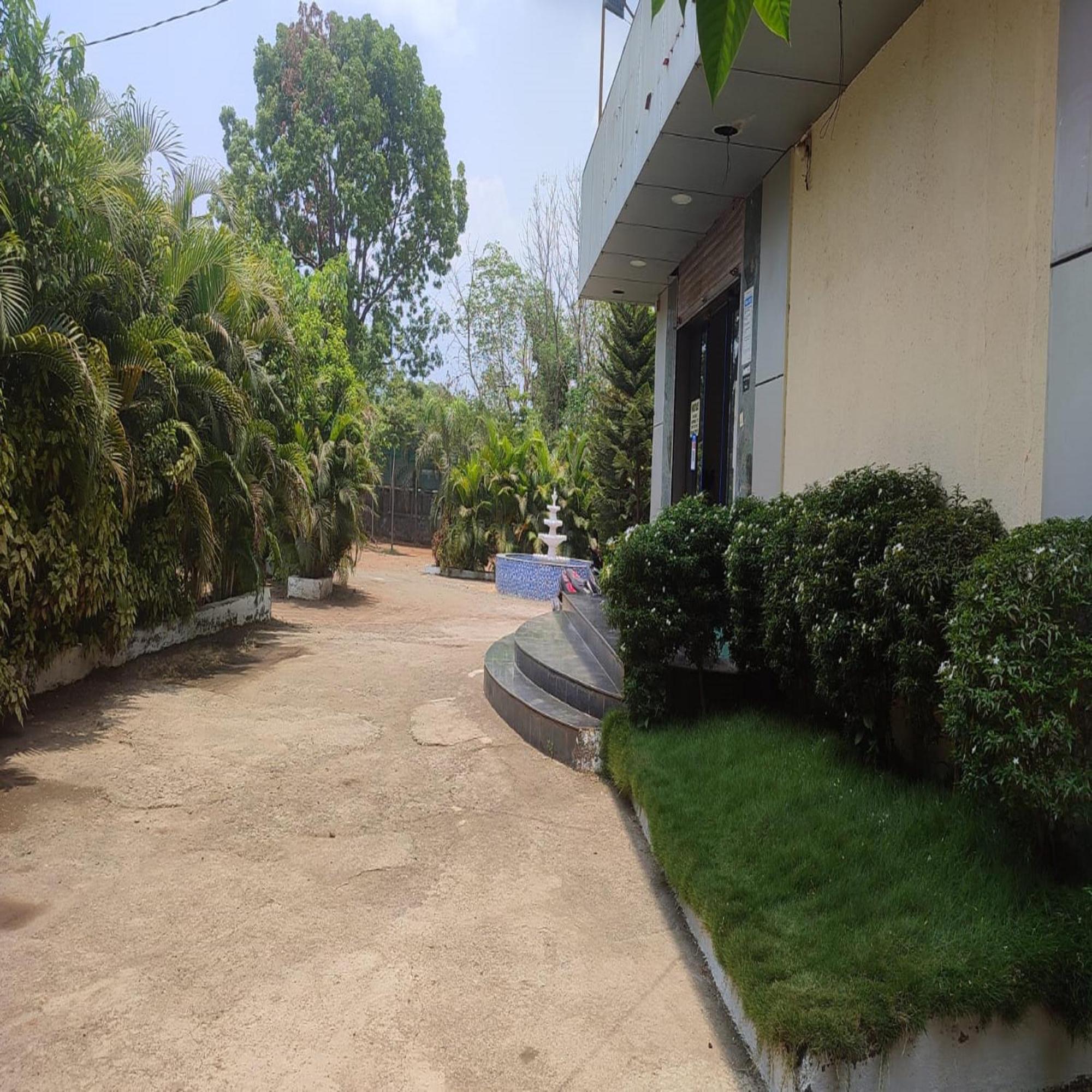 Hotel Metro Palace Resort Karjat Zewnętrze zdjęcie
